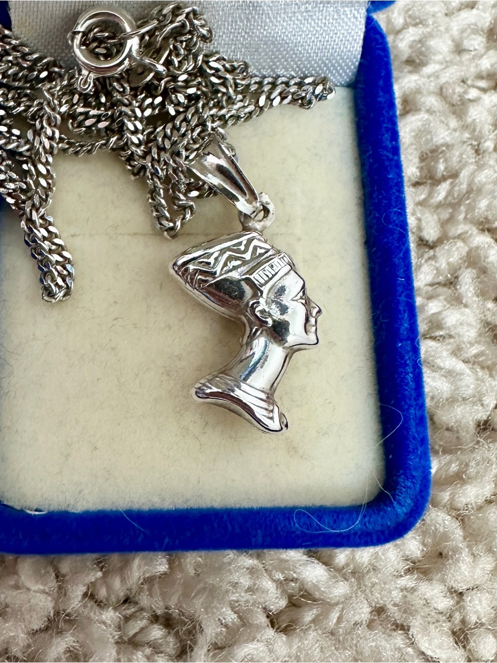 Silver Nefertiti Profile Pendant Necklace - Silver